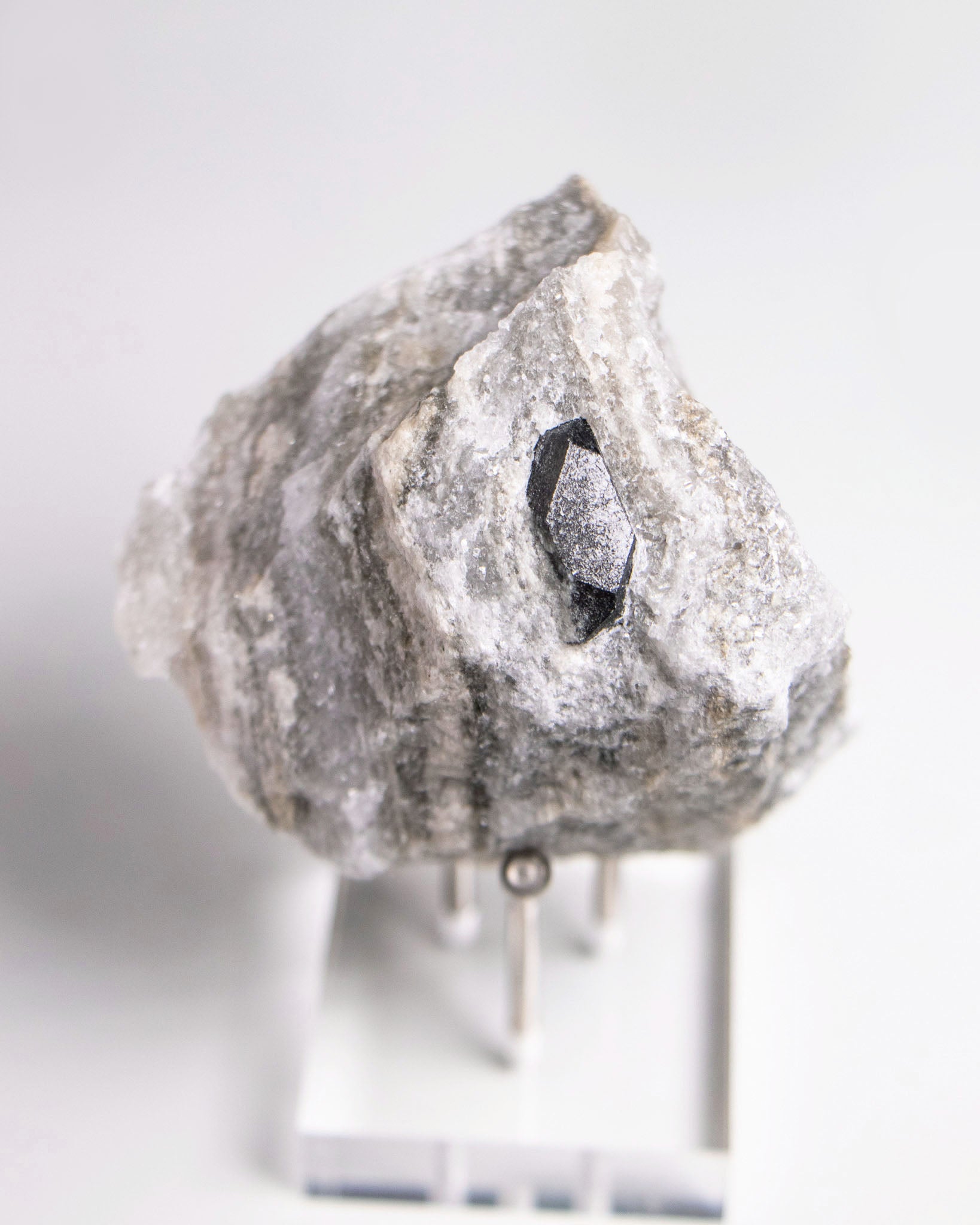 稀有罕見的義大利雙尖黑水晶｜療癒與保護能量