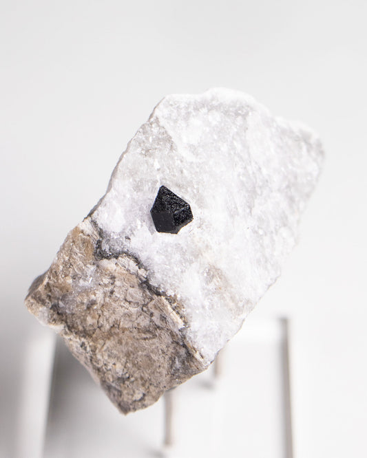 稀有罕見的義大利雙尖黑水晶｜療癒與保護能量