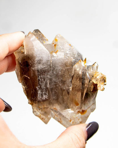 波士尼亞煙晶，象徵療癒能量、穩定力量與自我修復後的再生轉化。