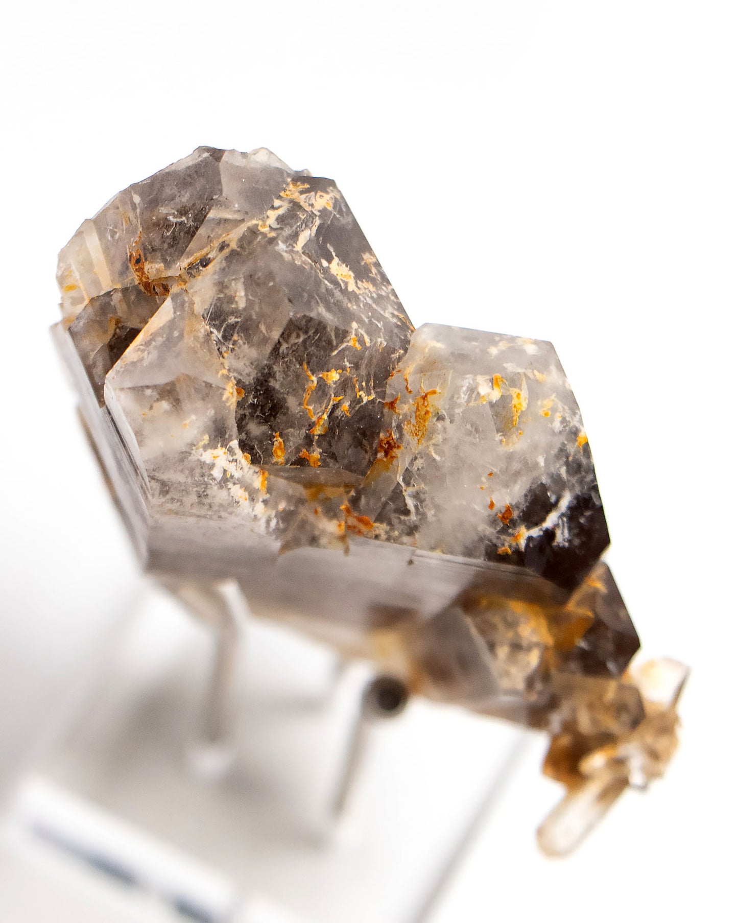 波士尼亞煙晶，象徵療癒能量、穩定力量與自我修復後的再生轉化。