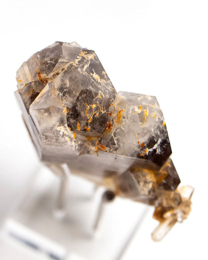 波士尼亞煙晶，象徵療癒能量、穩定力量與自我修復後的再生轉化。